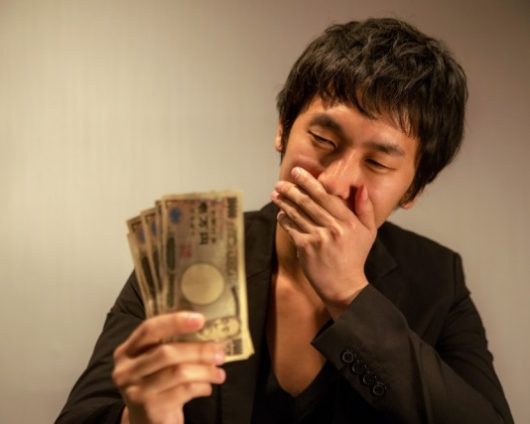 日本人全体の平均年収は414万円、これは高いの？低いの？