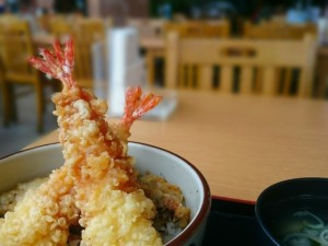 18日はてんやの日！天ぷら山盛りのサンキュー天丼を食らえ！