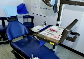 dentist-chair-1702284_640