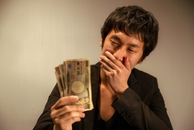 日本人全体の平均年収は414万円、これは高いの?低いの?