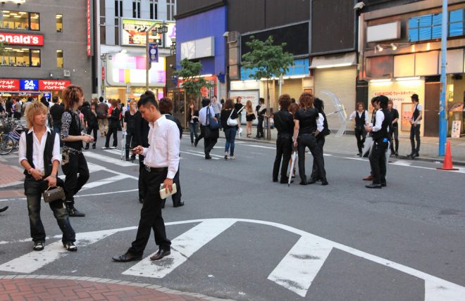 男なら一度は憧れる 華やかな世界で働くホスト達の年収事情