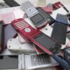 全く使えないガラケーに毎月7千円払って得るものって？