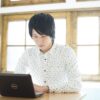 意外と稼げる学生の在宅ワーク！おすすめの副業3選